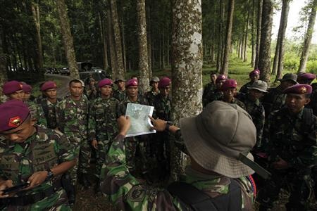 Mảnh vỡ máy bay Nga văng khắp sườn núi ở Indonesia