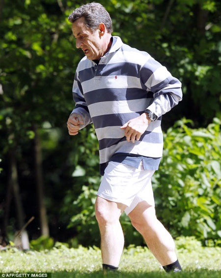 Rời điện Elysee, Sarkozy thất nghiệp cùng tương lai mờ mịt