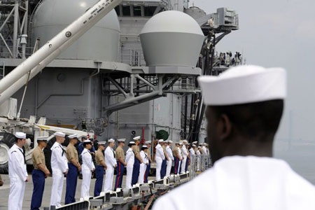 Tàu hải quân Mỹ tề tựu về New York