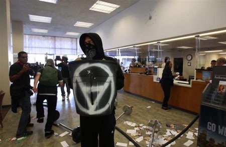 Hai thái cực trong ngày Quốc tế lao động - 2 Hai thái cực trong ngày Quốc tế lao động