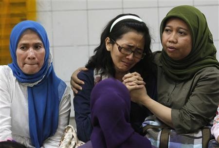 Mảnh vỡ máy bay Nga văng khắp sườn núi ở Indonesia