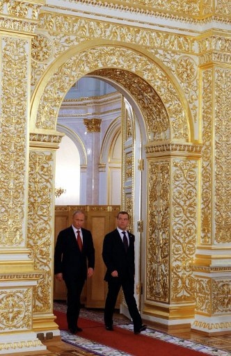 Putin tiếp quản chiếc cặp hạt nhân uy lực của Nga - 2 Putin tiếp quản chiếc cặp hạt nhân uy lực của Nga