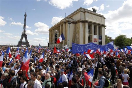 Hai thái cực trong ngày Quốc tế lao động - 4 Hai thái cực trong ngày Quốc tế lao động