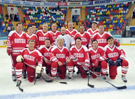 Tổng thống Putin thi đấu khúc côn cầu ngay sau khi nhậm chức