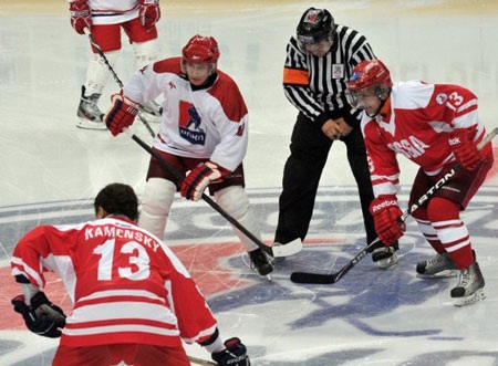 Tổng thống Putin thi đấu khúc côn cầu ngay sau khi nhậm chức