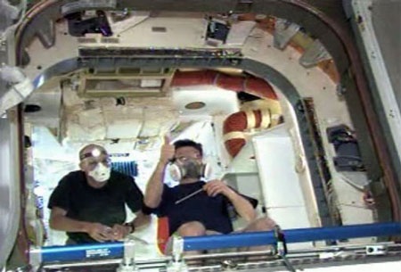 Du hành gia trên trạm vũ trụ trôi nổi trong tàu vũ trụ tư nhân - 1 Du hành gia trên trạm vũ trụ trôi nổi trong tàu vũ trụ tư nhân