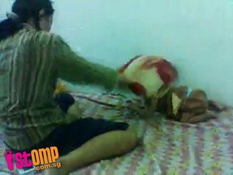 Phẫn nộ video bà mẹ trẻ hành hạ tàn ác con nhỏ - 7 Phẫn nộ video bà mẹ trẻ hành hạ tàn ác con nhỏ