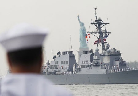 Tàu hải quân Mỹ tề tựu về New York