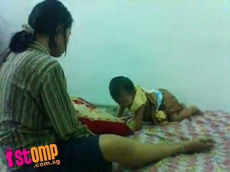 Phẫn nộ video bà mẹ trẻ hành hạ tàn ác con nhỏ - 10 Phẫn nộ video bà mẹ trẻ hành hạ tàn ác con nhỏ