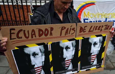 Vì sao Ecuador “giang tay” bảo vệ ông chủ WikiLeaks?