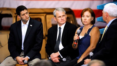 Nụ cười mếu của ứng viên Phó tổng thống Mỹ