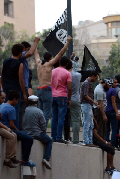 Ai Cập: Người biểu tình hạ và đốt cờ Mỹ ở sứ quán tại Cairo