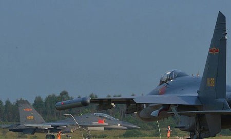 Chiến đấu cơ Trung Quốc diễn tập khai hỏa trên biển - 3 Chiến đấu cơ Trung Quốc tập bắn đạn thật trên biển