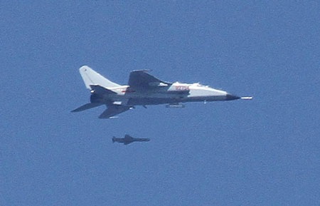 Tàu thuộc Hạm đội Bắc Hải của hải quân Trung Quốc tập bắn đạn thật trên Hoàng Hải ngày 5/9.