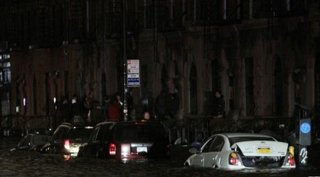 Obama ban bố “thảm họa lớn” ở New York - 4 New York chìm trong bóng tối sau bão Sandy.