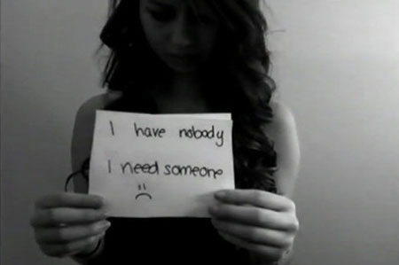 Hình ảnh Todd chia sẻ câu chuyện của mình trên YouTube.