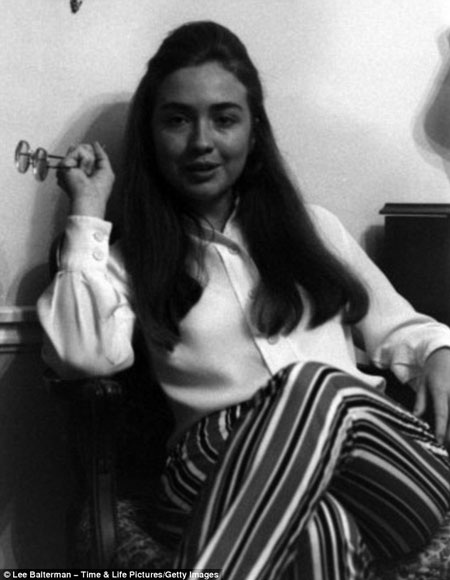 Hé lộ ảnh ngoại trưởng Mỹ Hillary Clinton "nhí nhảnh" năm 22 tuổi - 1 Hé lộ ảnh ngoại trưởng Mỹ Hillary Clinton năm 22 tuổi
