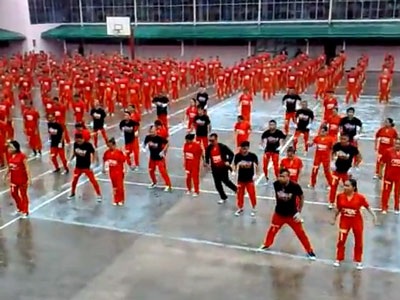 1.000 tù nhân nhảy “Gangnam Style” - 1 1.000 nhân nhảy “Gangnam Style”