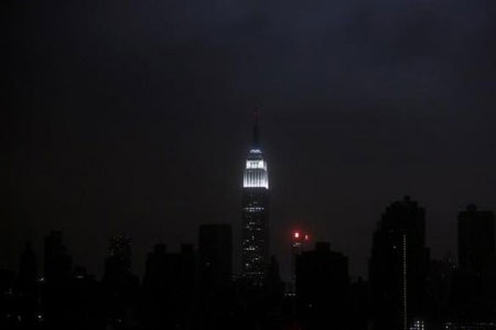 Obama ban bố “thảm họa lớn” ở New York - 3 New York chìm trong bóng tối sau bão Sandy.