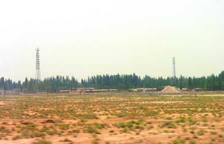 Trung Quốc mở cửa bãi thử bom nguyên tử - 1 Căn cứ Mã Lan nằm trong vùng xa xôi của Tân Cương.