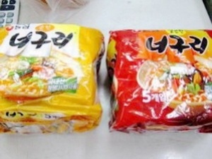 Nhật thu hồi mì ăn liền Hàn vì chứa chất gây ung thư - 1 Hai loại mì ăn liền của hãng Nongshim bị phát hiện chứa chất gây ung thư. (Nguồn: Taipei Times).