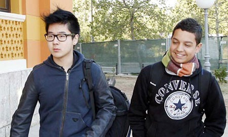 Cháu nội lãnh đạo Triều Tiên Kim Jong-il lần đầu lên tiếng - 1 Kim Han-Sol (trái) đang theo học ở Bosnia.