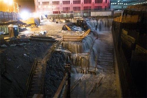 Miền đông nước Mỹ tê liệt vì bão Sandy - 4 Nước ngập khu vực Ground Zero, nơi tòa nhà tháp đôi từng sụp đổ trong vụ khủng bố 11/9/2001.