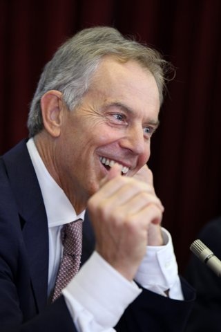 Tony Blair “truyền” kinh nghiệm cho SV ngoại giao Hà Nội - 9 Theo