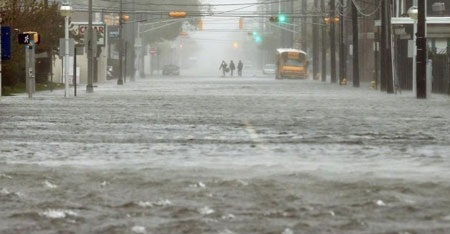 Miền đông nước Mỹ tê liệt vì bão Sandy - 6 Đường phố ở Atlantic City, New Jersy chiều ngày thứ hai.