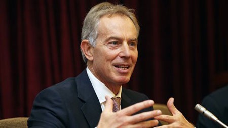 Tony Blair “truyền” kinh nghiệm cho SV ngoại giao Hà Nội - 5 Ông Tony Blair đến Học việc Ngoại giao trong sự chào đón nhiệt tình của các bạn trẻ