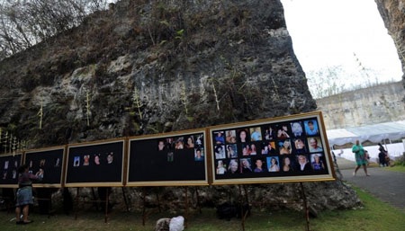 Tổng cộng 202 người ở 21 quốc gia đã thiệt mạng ở bar Paddy's và câu lạc bộ Sari gần đó.