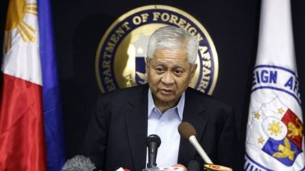 Philippines cũng phản đối hộ chiếu “đường lưỡi bò” của Trung Quốc - 1 Ngoại trưởng Philippines Albert del Rosario