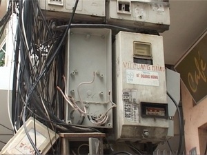 Báo động nạn trộm cắp điện ở một số tỉnh miền Bắc - 1 Hiện trường một vụ trộm công tơ điện tại Hà Nội. (Nguồn: báo An ninh Thủ đô)