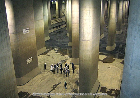Một sảnh khổng lồ bên trong hệ thống đường hầm.
