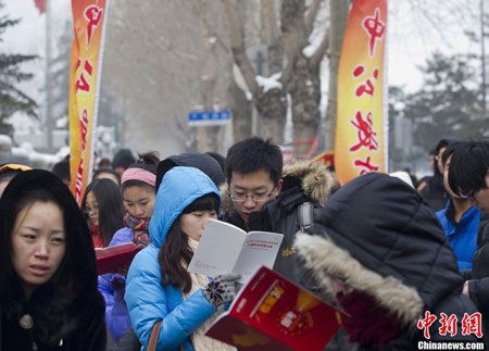 1,2 triệu sỹ tử Trung Quốc chen chân thi công chức