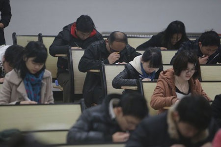 1,2 triệu sỹ tử Trung Quốc chen chân thi công chức