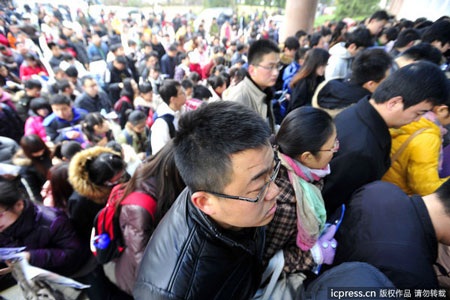 1,2 triệu sỹ tử Trung Quốc chen chân thi công chức