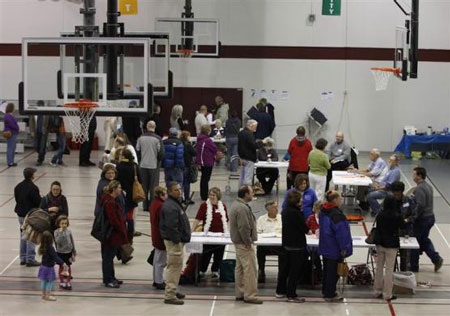 Cử tri Mỹ xếp hàng đi bỏ phiếu