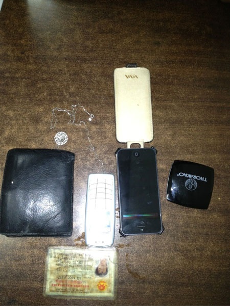 "Pêđê" giả gái cướp iPhone 5 - 2 …cùng tang vật tại CQĐT.