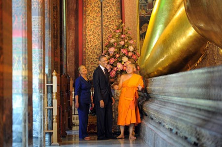 Obama cởi giày, thăm chùa ở Thái Lan - 4 Phan Anh