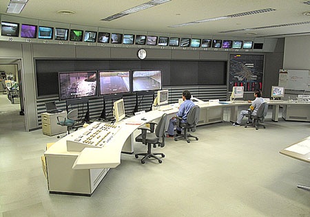 Trung tâm điều khiển công trình được cho là kỳ quan kỹ thuật của Nhật.