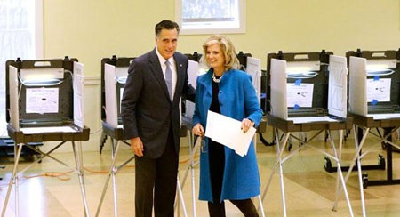 Cử tri Mỹ xếp hàng đi bỏ phiếu