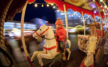 Thăm hội chợ Giáng sinh đẹp nhất và lâu đời nhất thế giới