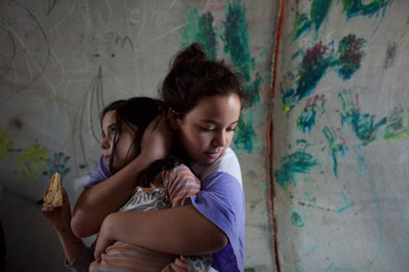 Trẻ em giữa làn đạn Israe l- Gaza