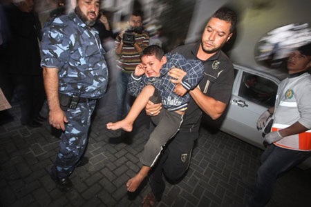 Trẻ em giữa làn đạn Israe l- Gaza