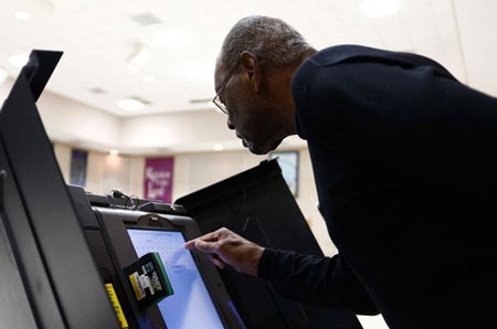 Cử tri Mỹ xếp hàng đi bỏ phiếu