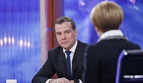 Thủ tướng Nga Medvedev nói về “ngày tận thế” - 1 Thủ tướng Nga Medvedev trong cuộc đối thoại trực tiếp trên truyền hình.