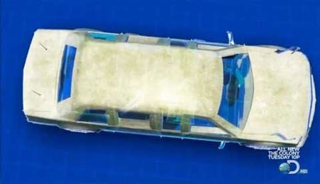 Xe của Tổng thống Mỹ là xe hơi hay xe tăng? - 10 Xe được trang bị loại lốp được gia cố bằng Kevlar, có thể tiếp tục di chuyển dù hết hơi.