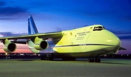 Y-20 Trung Quốc có nguy cơ biến thành “khủng long không biết bay” - 1 Máy bay vận tải hạng nặng An-124-100 của Ukraina