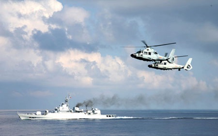 Nhật Bản đổi mới quốc phòng đối phó Triều Tiên và Trung Quốc - 1 Việc Trung Quốc gia tăng các hoạt động ở vùng biển và vùng trời gần Nhật Bản khiến